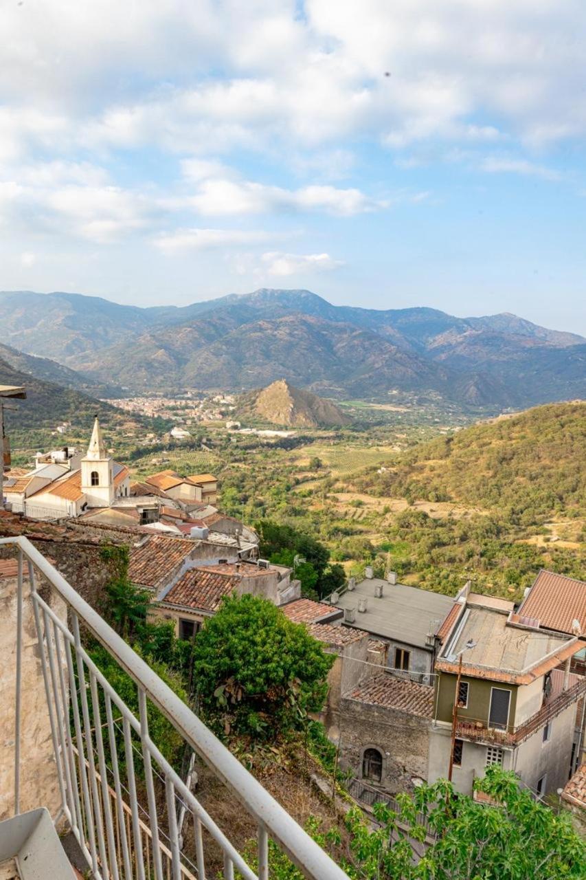 Le Chevalier Apartment Castiglione De Sicilia Exteriör bild